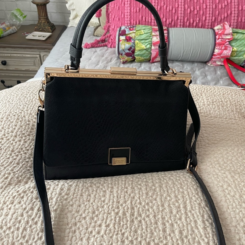 SOLD SOLD.   Dune leather black purse